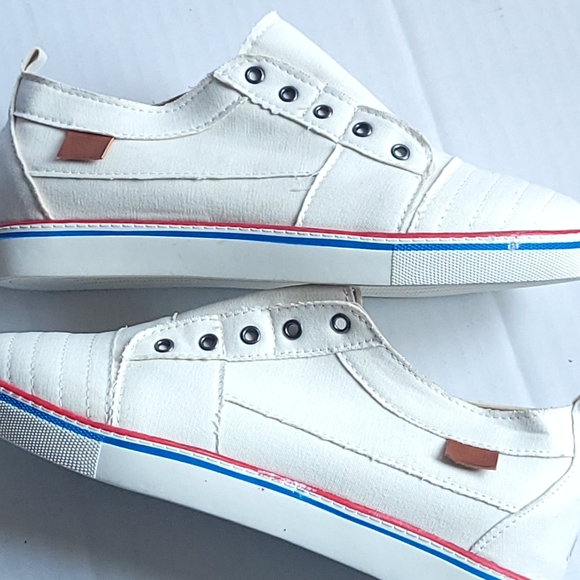 Women's Slip On  Fashion Sneackers - Picture 12 of 12